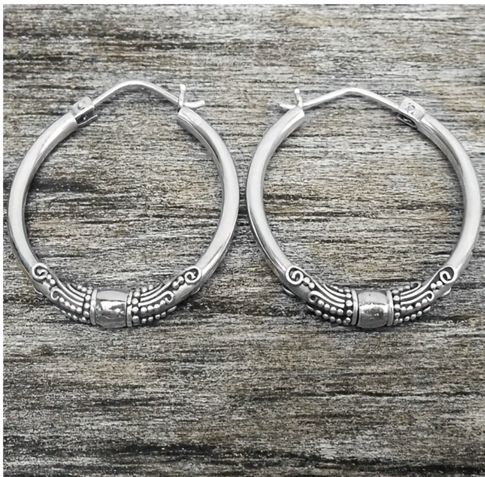 Vintage-Inspired Sculpted Aro Earrings in Dual Tones
