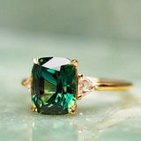Chic Emerald Square Ring