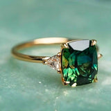Chic Emerald Square Ring