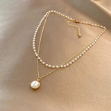 Chic Gold and Pearl Necklace